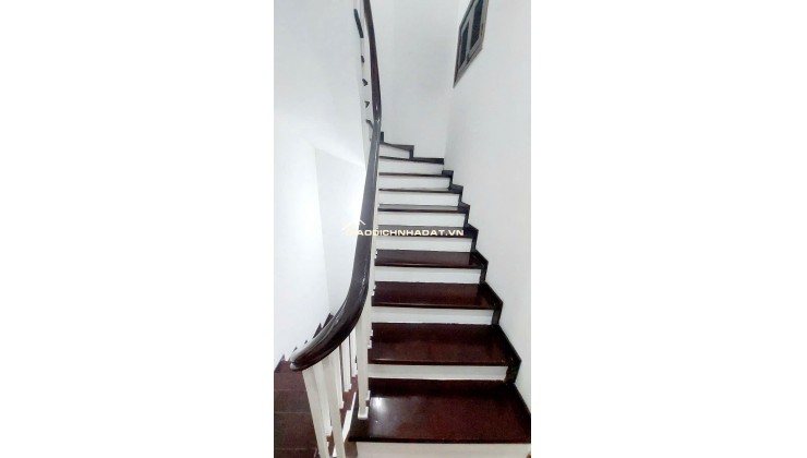 Bán nhà phân lô Lê Trọng Tấn, Q.Thanh Xuân 45m 3 tầng, mặt tiền 4,9m, giá 11 tỷ